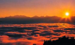 Soleil au-dessus des nuages