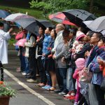 Célébration sous la pluie