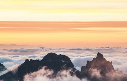 Ciel, montagne, horizon par Nathan Dumlao (unsplash.com)