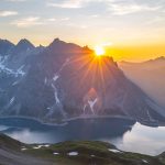 Sun, mountain, landscape by Damian Markutt (unsplash.com)