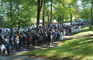 Pèlerins et touristes - Sanctuaire Notre-Dame-de-Lourdes de Rigaud