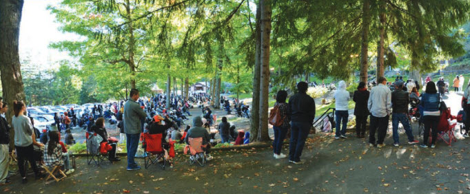 Pilgrims and tourists - Our Lady of Lourdes Sanctuary of Rigaud