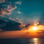 Soleil et horizon de Raimond Klavins (unsplash.com)