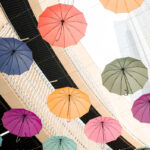 Parapluies de couleur de Daniel Mingook (unsplash.com)