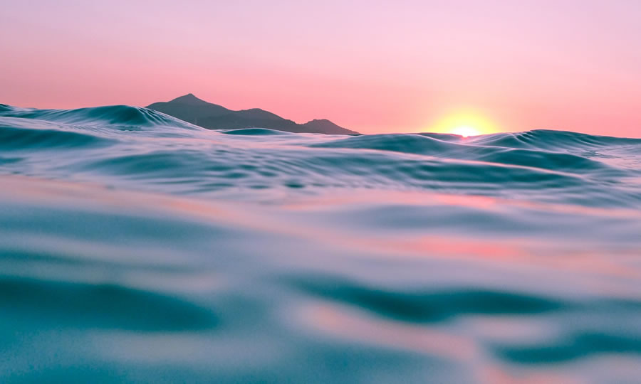 Horizon, soleil, océan par Linus Nylund (unsplash.com)