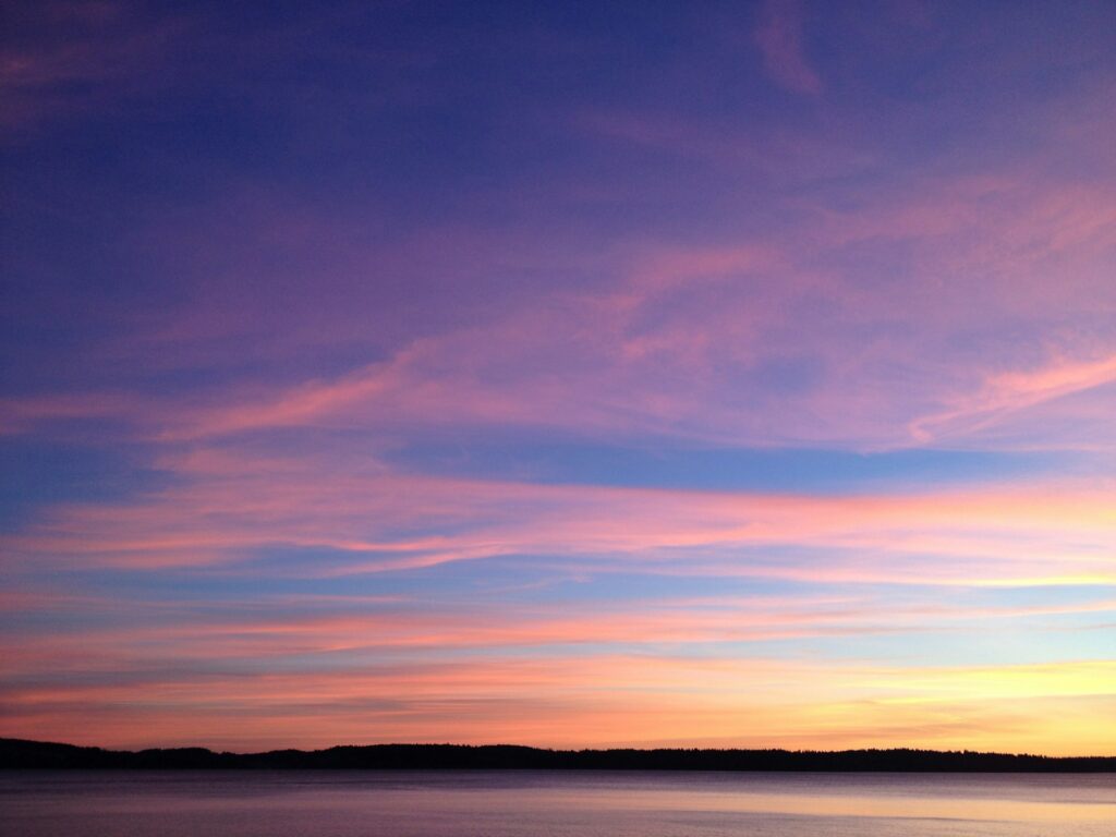 Ciel orangé et bleu d'Alan Jones (unsplash.com)