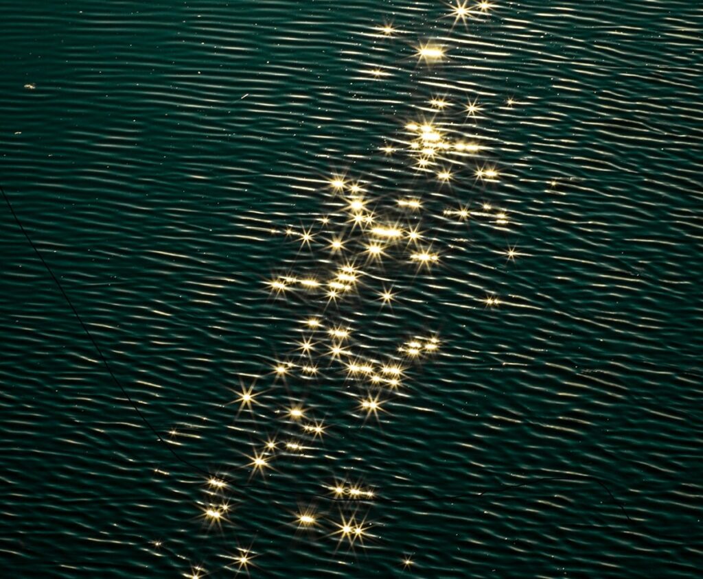 Eau et reflets de Tim Zankert (unsplash.com)