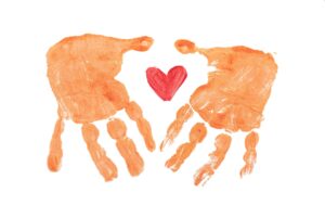 Mains et cœur de Rod Long (unsplash.com)