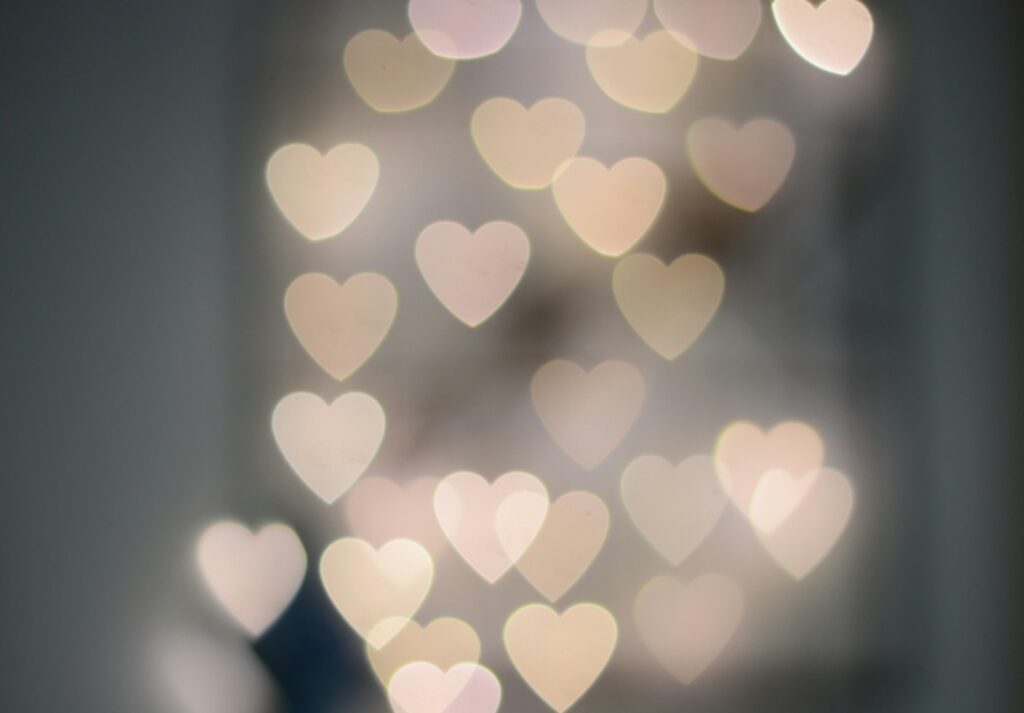 Plusieurs cœurs par Bruce Hong (unsplash.com)